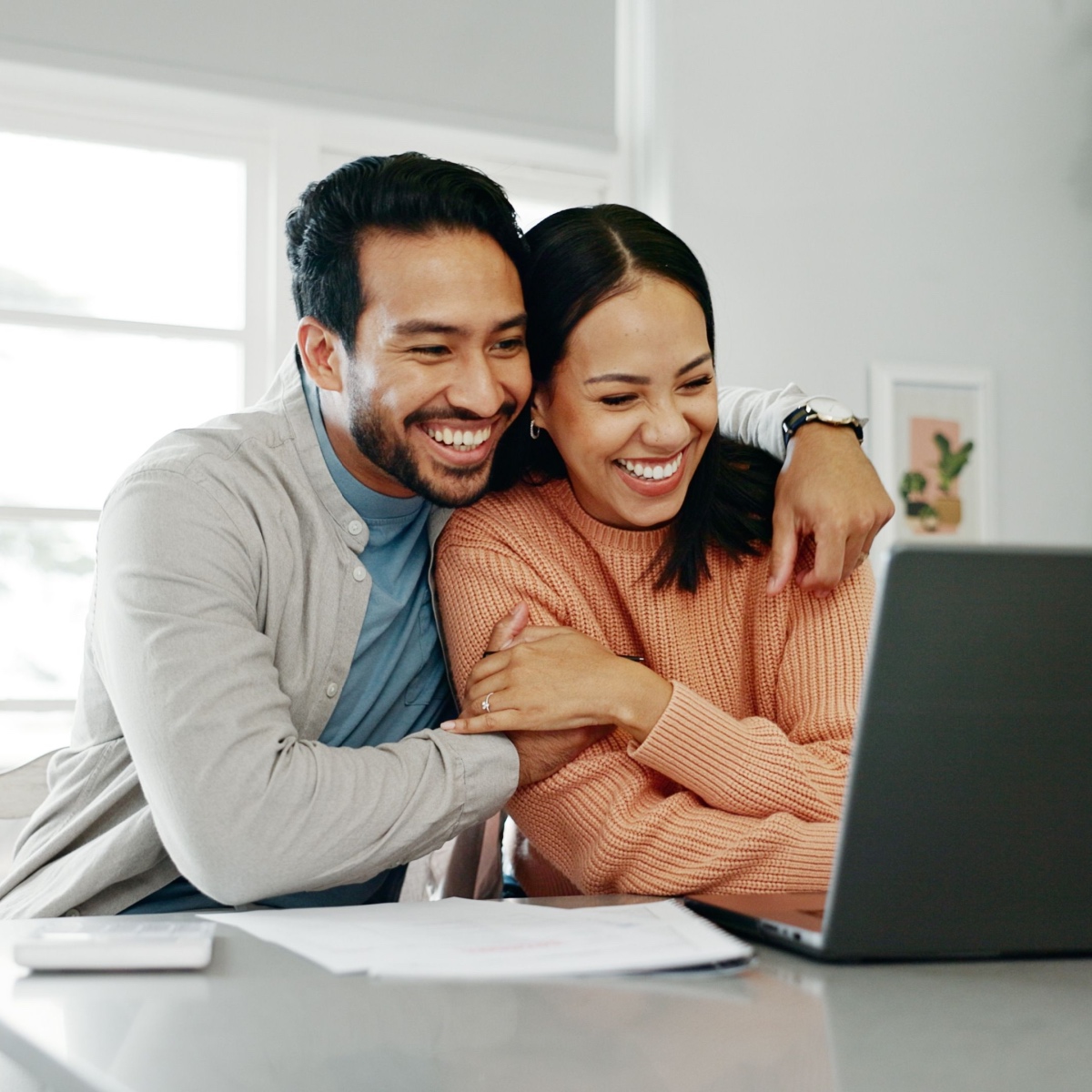 A happy couple celebrating Kingwood IVF milestones